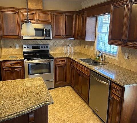 3rd image of 3804 Holland Ct
