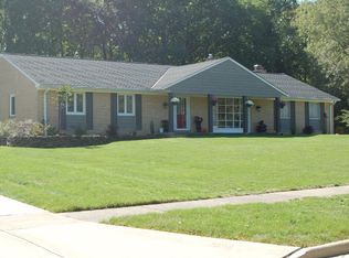 9820 Whitewood Rd, Brecksville, OH 44141