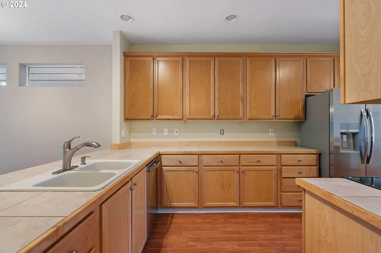 3 bed, 1946 sqft, $2,800 — Photo 4
