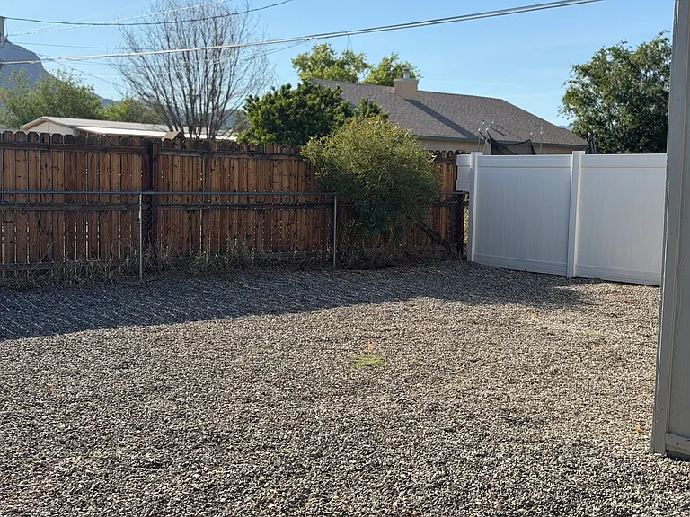 2105 E Packard Ave #B — Photo 4
