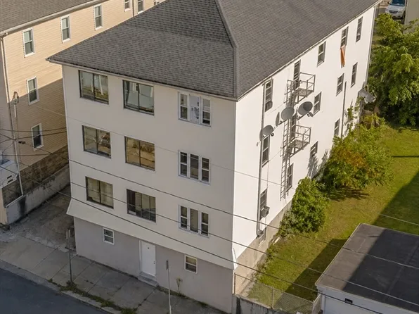72 Pitman St #3R, Fall River, MA 02723