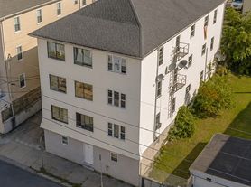 72 Pitman St, Fall River, MA