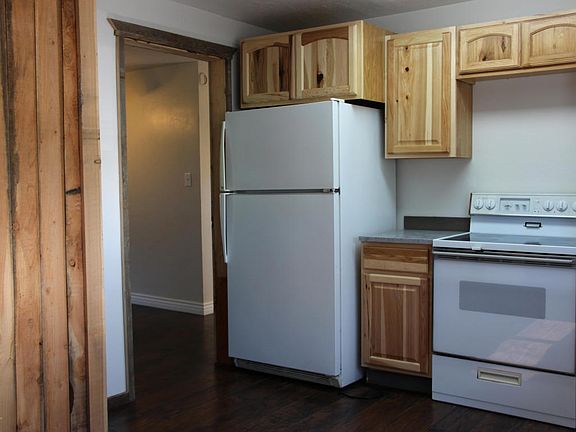 5th image of 120 Laura Ln