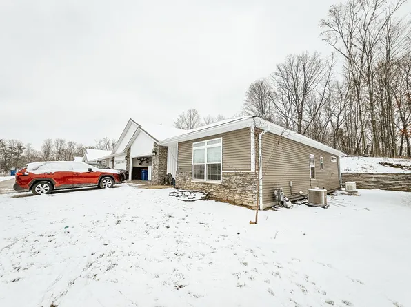 87 Hillsdale Commons Dr, Hillsdale, MI 49242