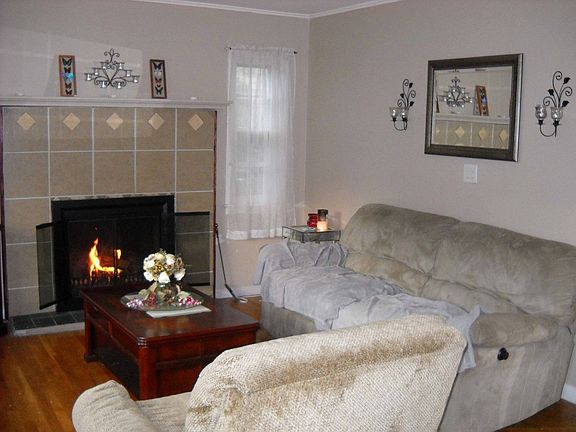 3rd image of 215 Wilson Ave
