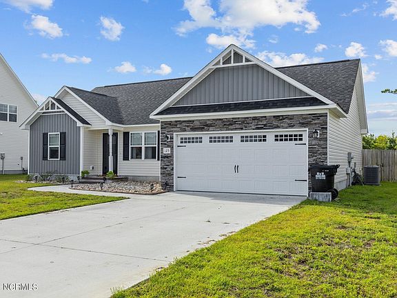 3rd image of 125 Sonia Dr