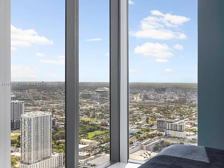 700 NE 24th St #Penthouse 5904 — Photo 18