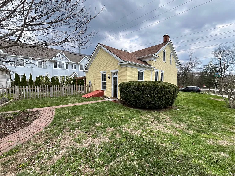 348 S Morton St — Photo 32