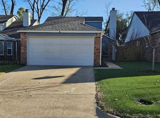 444 Sycamore Ln, Euless, TX 76039