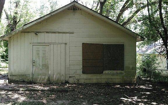 3rd image of 1225 McCaskill Ave