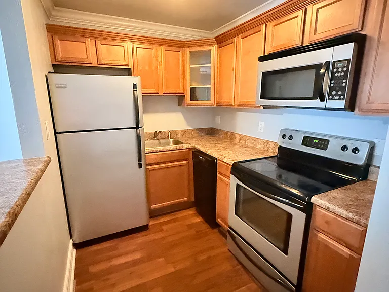 La Mediterranean Apartments — Photo 14