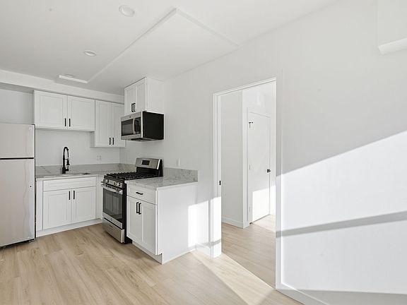 3rd image of 1805 W 80th St #11