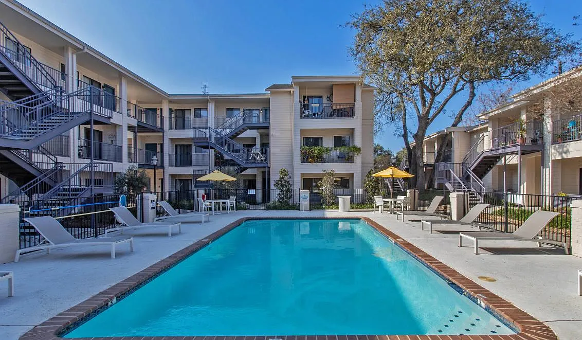 Old South Austin Apartments — Photo 2