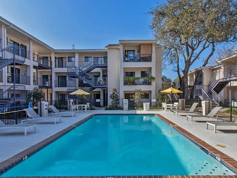 Old South Austin Apartments — Photo 2