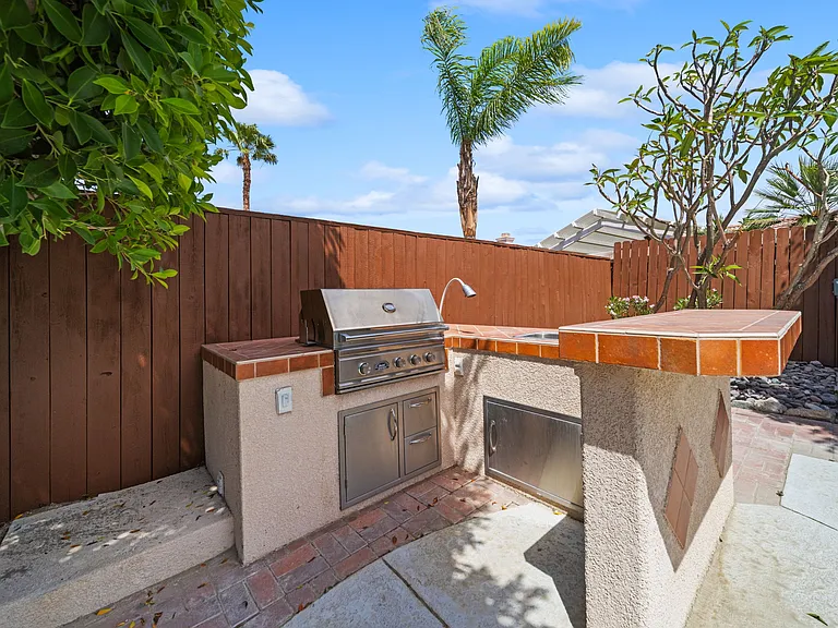37762 Drexell Dr — Photo 35