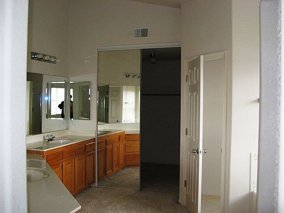 3rd image of 4401 Mira Loma Dr