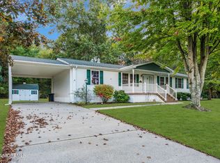 17 Tanglewood Drive, Cream Ridge, NJ 08514