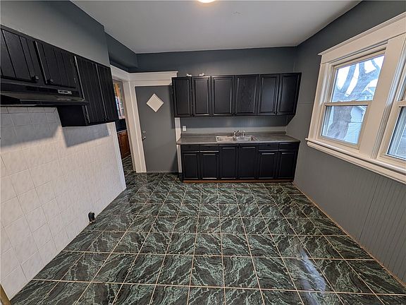 5th image of 82 Fairbanks St