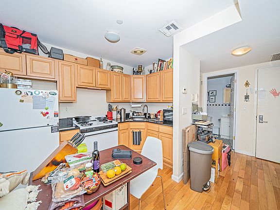3rd image of 234 Franklin Ave APT 3F