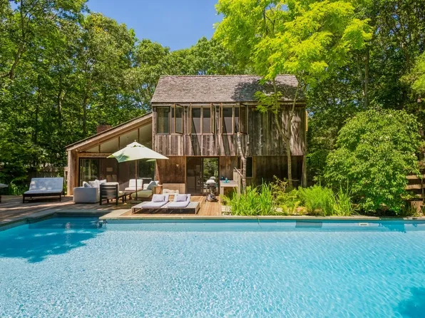 https://photos.zillowstatic.com/fp/ea03ecace621c61785e8caa45b16a8f9-p_e.webp