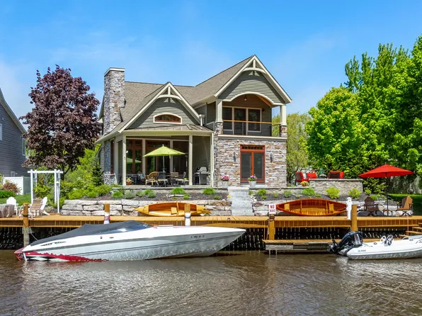 504 River Island Dr, South Haven, MI 49090