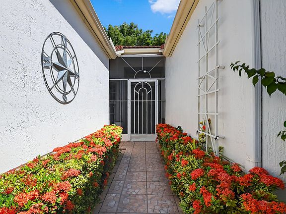 3rd image of 6058 Lake Hibiscus Drive