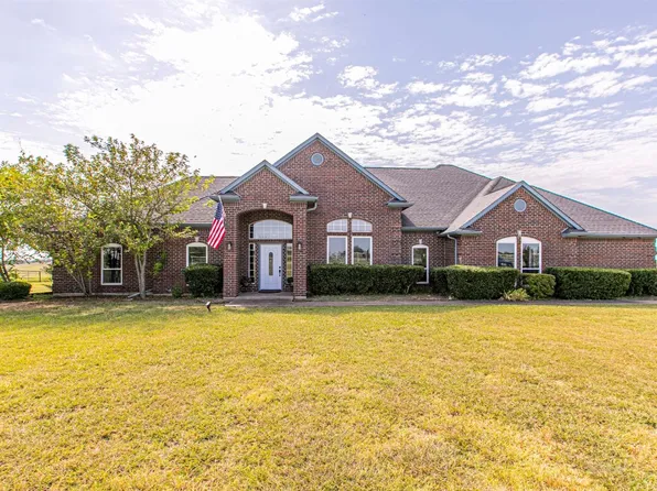 827 Cody Rd, Ennis, TX 75119