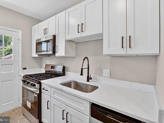 4th image of 315 E Cold Spring Ln
