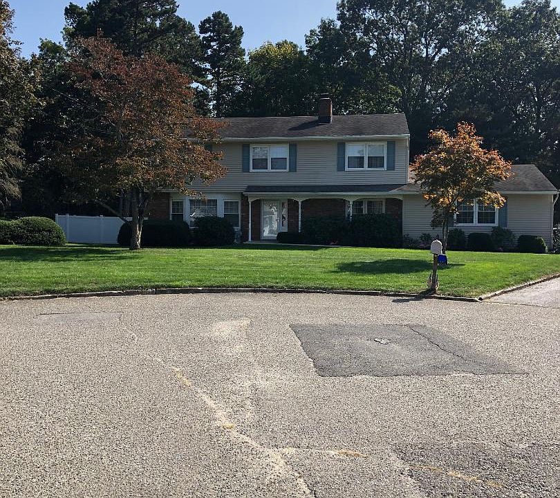 1st image of 610 Woodside Pl
