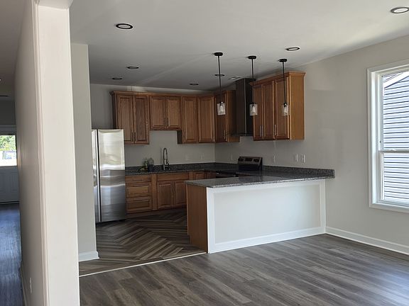 3rd image of 479 Byrne St