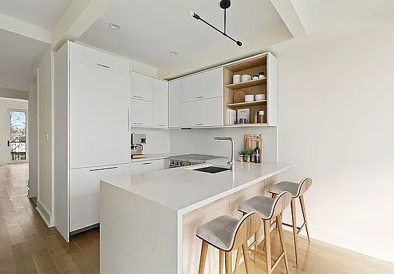 3rd image of 473 Bainbridge St #4A
