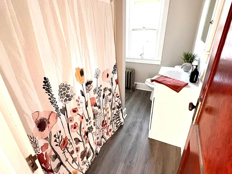 143 E Elm St #2 — Photo 4