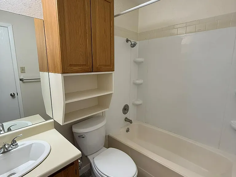 11945 Sunhillow Bnd #B — Photo 17