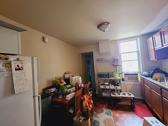 3rd image of 845 N 26th St Floor 2