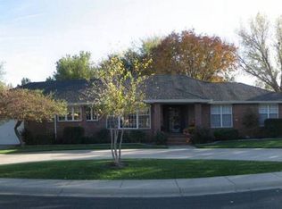 109 Road Runner Ln, Hutchinson, KS 67502