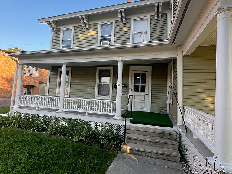 Shared entrance/porch
