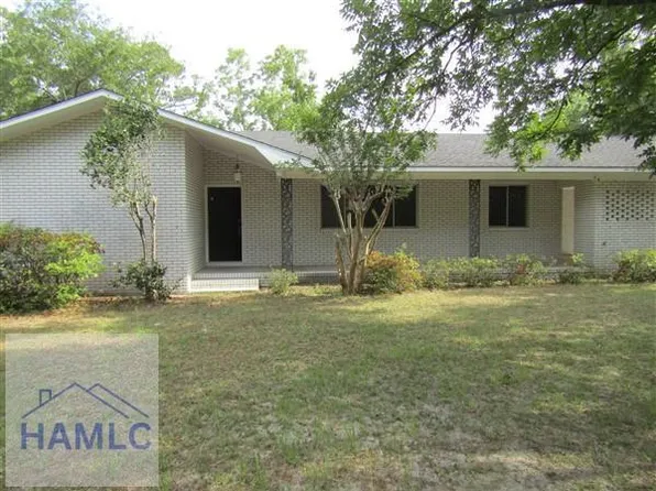75 Woodlawn Dr, Jesup, GA 31545