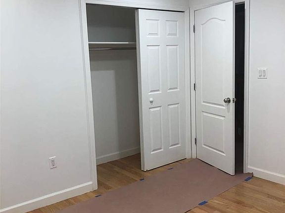 4th image of 50-11 39th Pl Floor 1