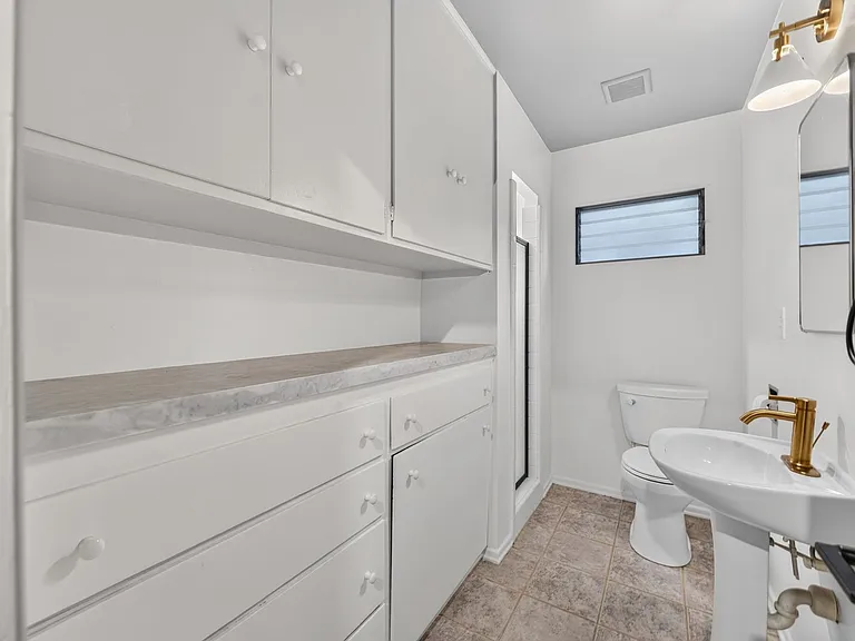 614 N Glendora Ave — Photo 14