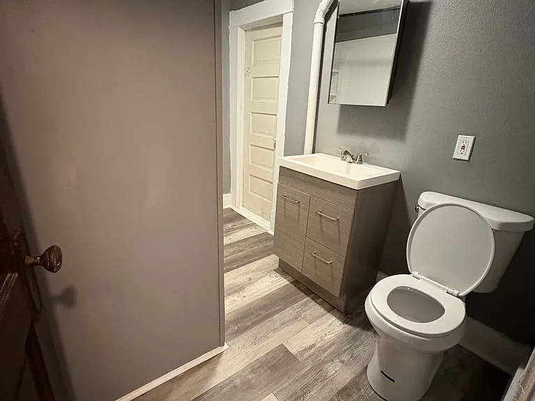 225 Sumner St — Photo 3