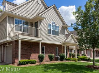49144 W Woods Dr, Shelby Township, MI 48317
