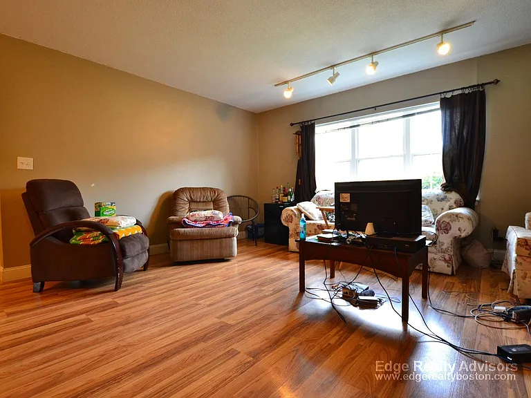 190 Lake Shore Rd #1 — Photo 10