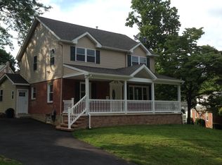 102 Cliff Ter, Broomall, PA 19008