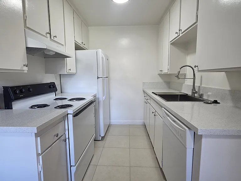 Bagley Villas — Photo 12