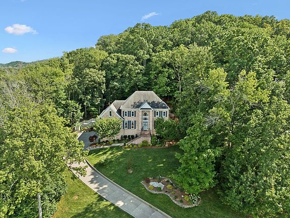 3rd image of 1943 Bristol Ct