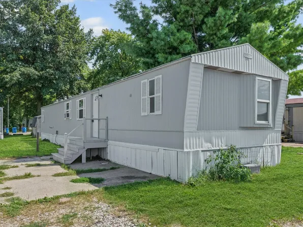 353 W Monroe St #M13, Monticello, IL 61856