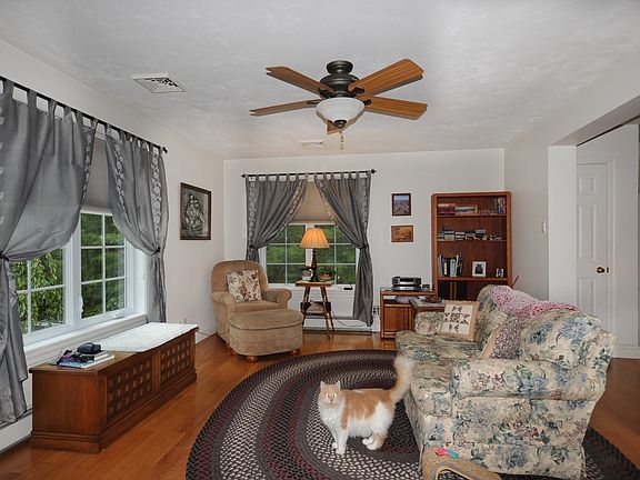 3rd image of 868 Main St