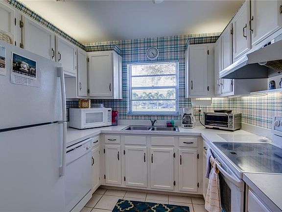 3rd image of 39 Woodland Dr
