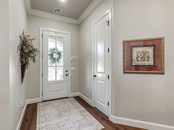 3rd image of 1055 Lucas Way