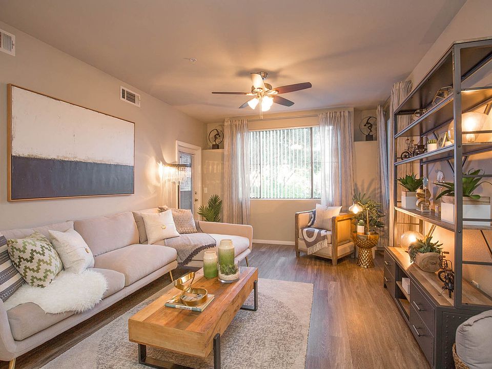 1c1 757 SQFT 1 Bed 1 Bath